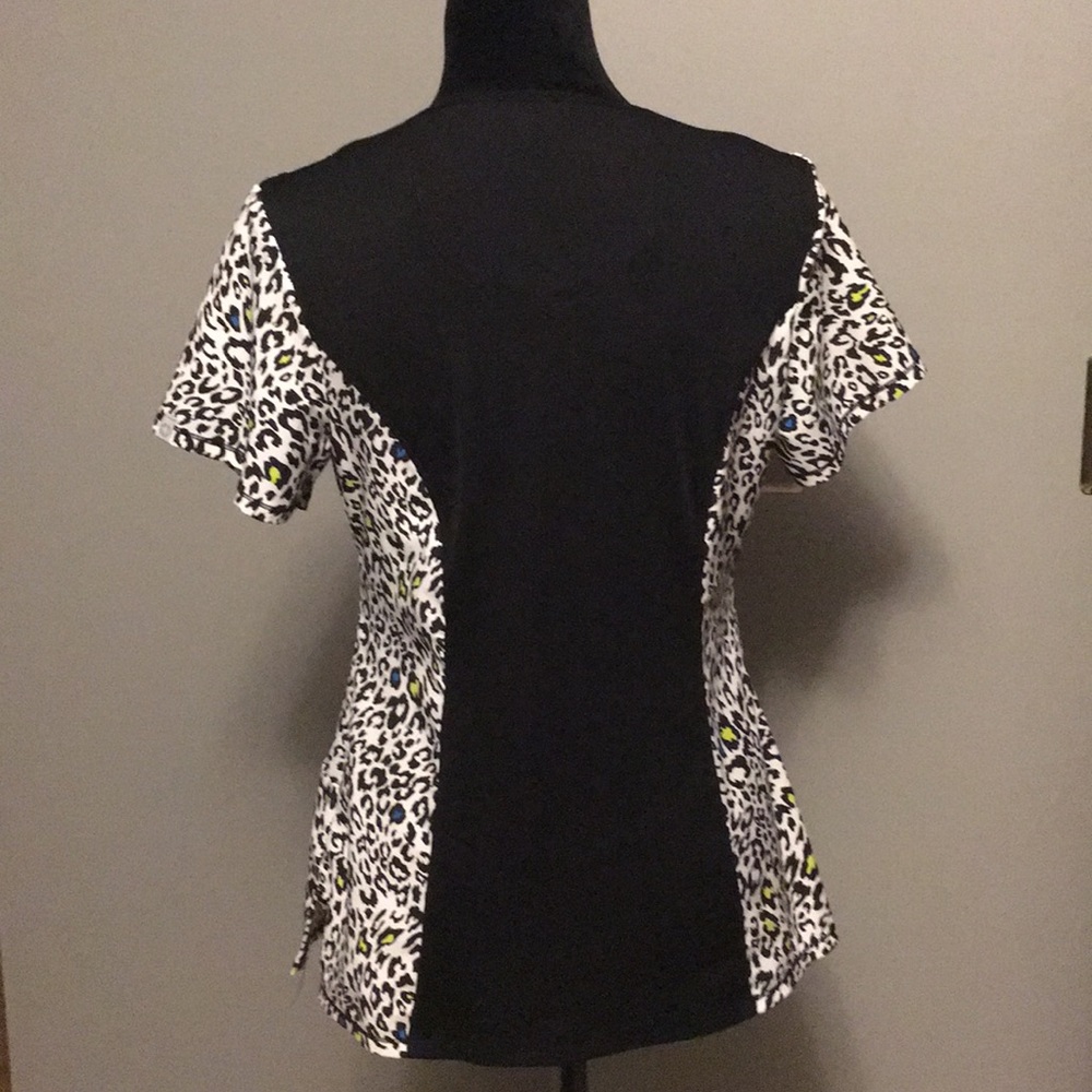 Cherokee Scrub Top - Picture 2 of 4
